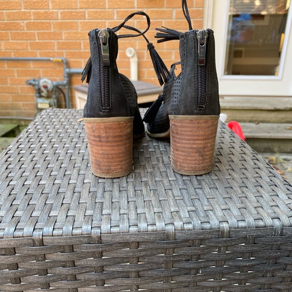 Vince Camuto Heels - Picture 4 of 4